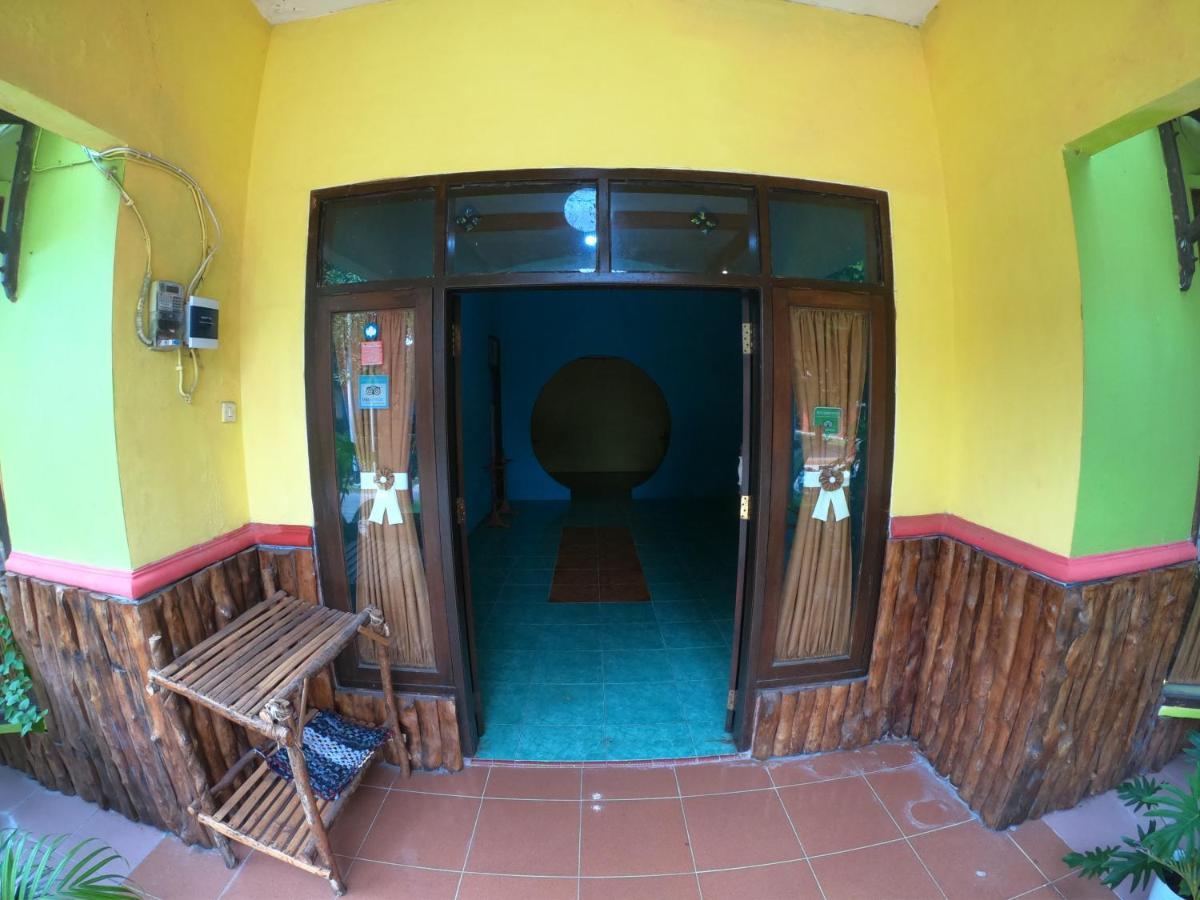 Owl Hostel Karimunjawa Exterior foto