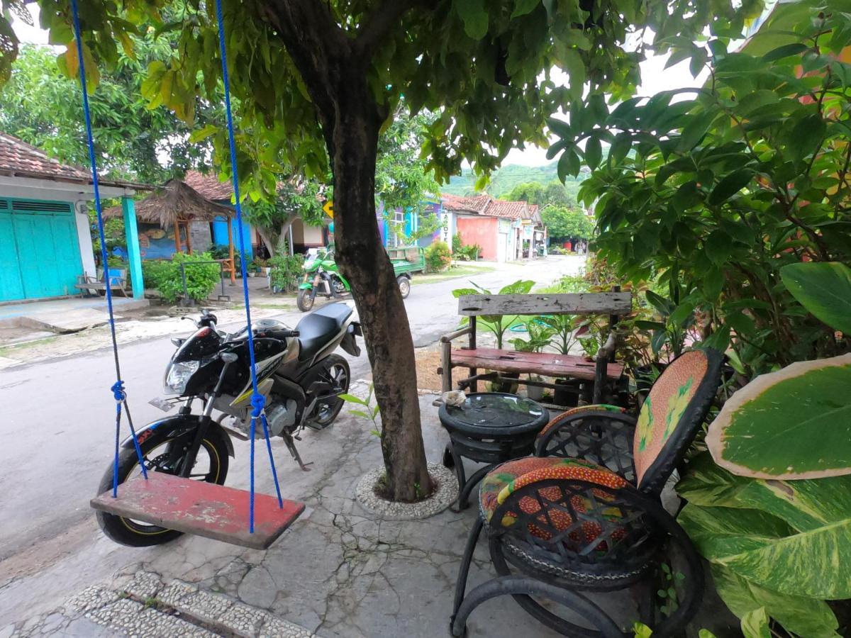 Owl Hostel Karimunjawa Exterior foto