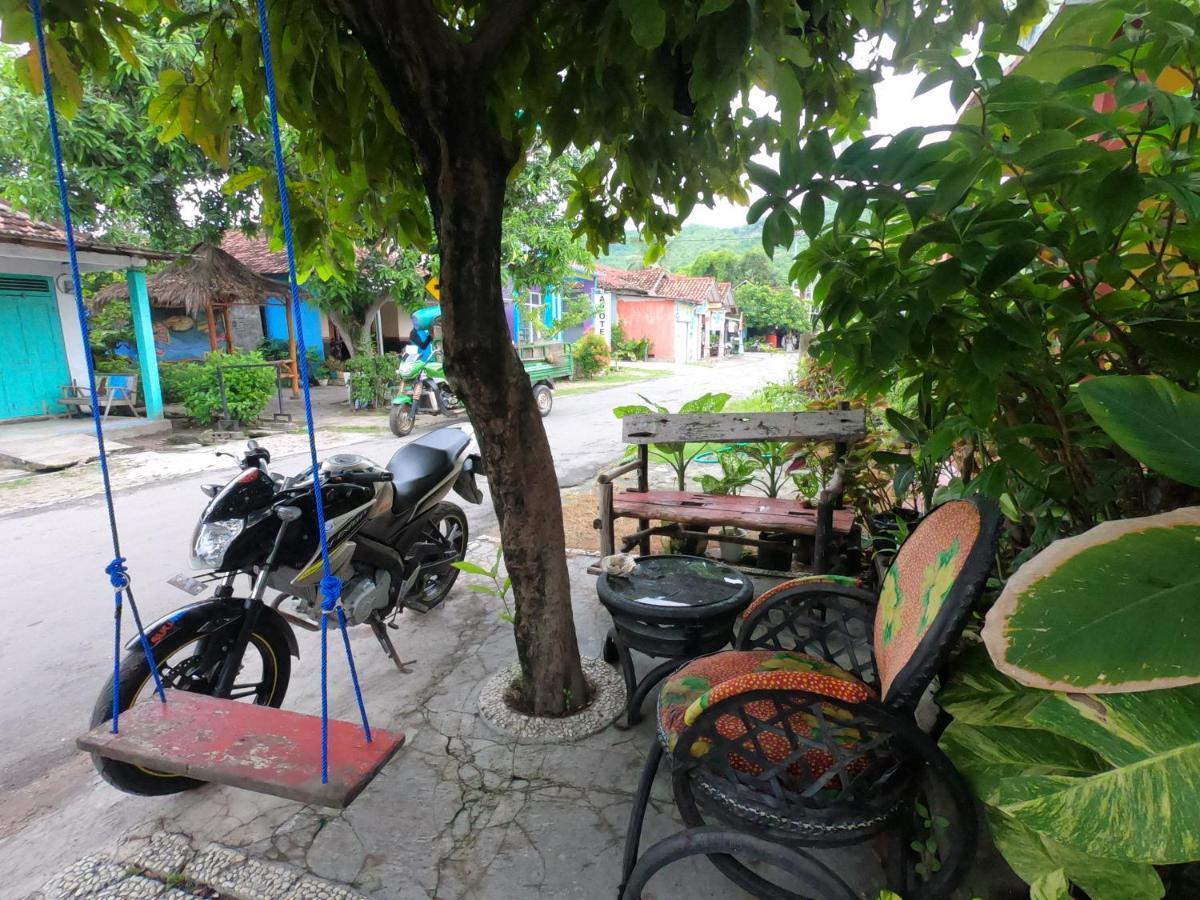 Owl Hostel Karimunjawa Exterior foto