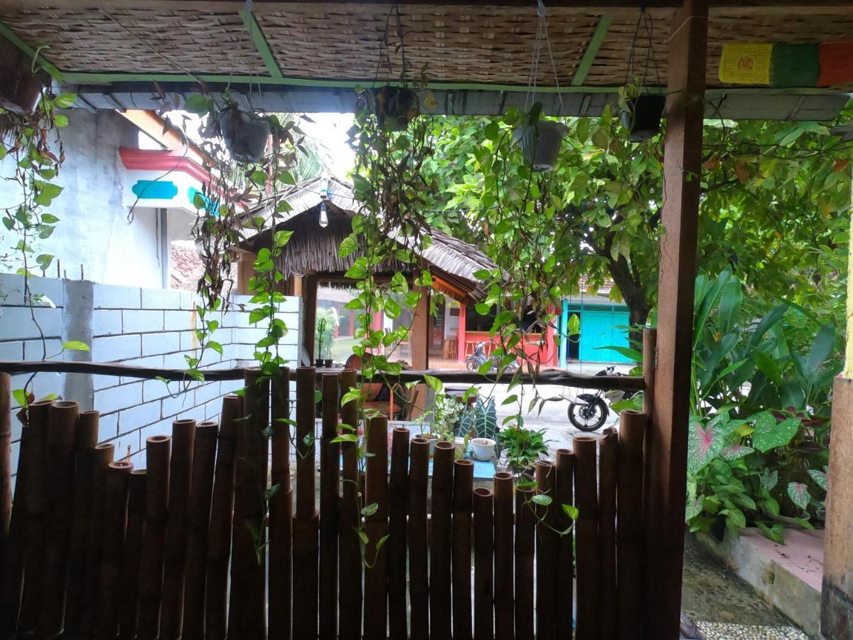 Owl Hostel Karimunjawa Exterior foto